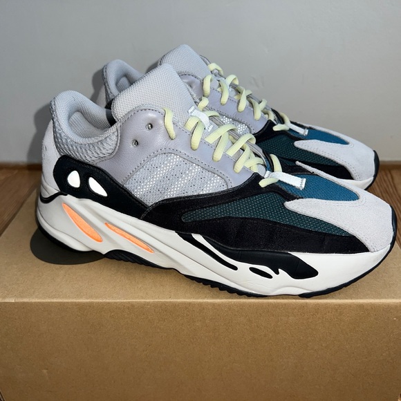 Adidas Yeezy Boost 700 Wave Runners - Picture 2 of 7